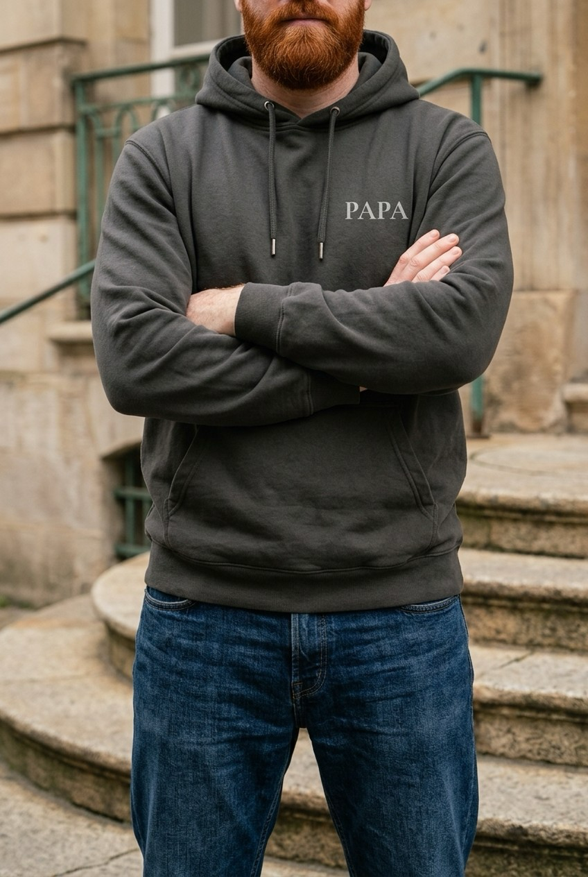 PAPA Hoodie in Vintage Black getragen