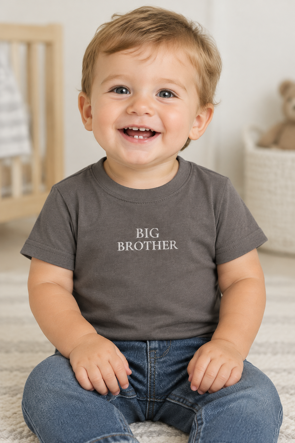 BIG BROTHER Baby T-Shirt getragen