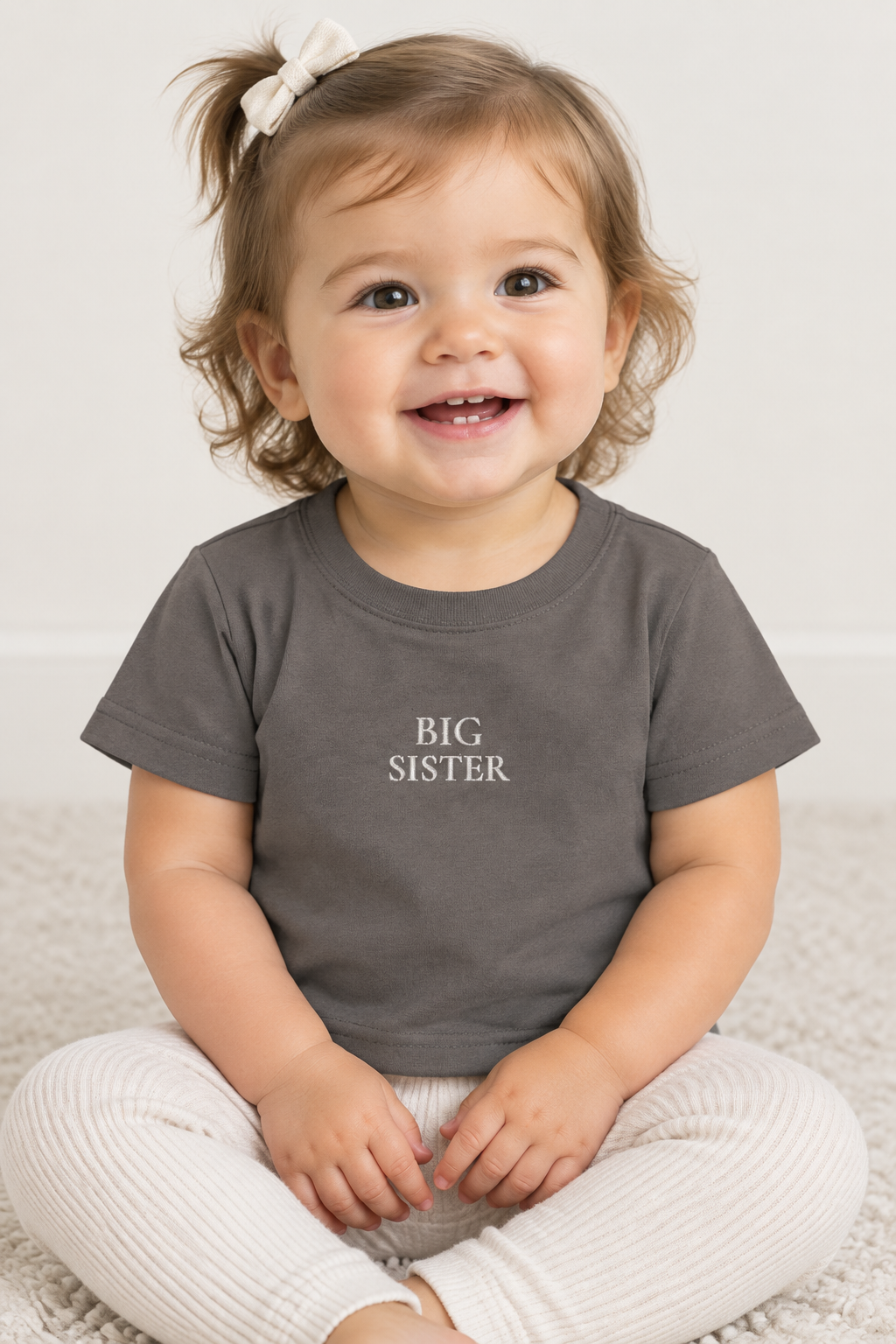 BIG SISTER Baby T-Shirt getragen