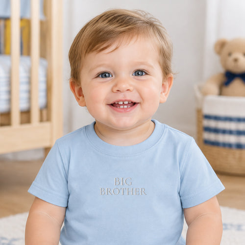 BIG BROTHER Baby T-Shirt in Light Blue, getragen